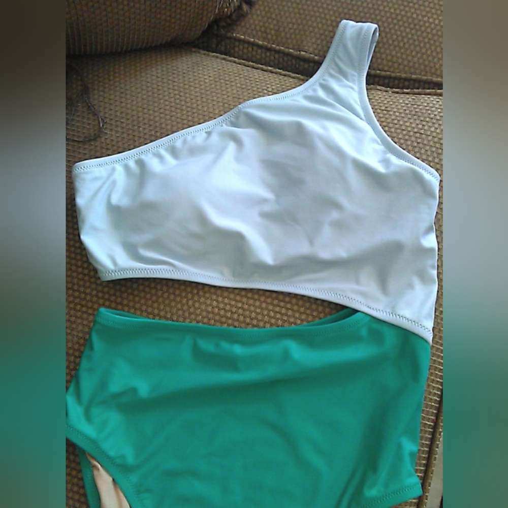 BNWOT J. CREW Elegant One-Shoulder Bikini Light Blue & Green 4 (RECYCLE MATERIAL - Picture 3 of 8